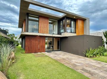 Casa · 297m² · 5 Quartos · SOBRADO MOBILIADO NO ENSEADA EM XANGRILÁ 5 SUÍTES, 297m²