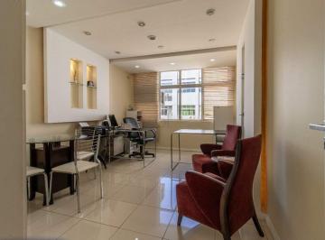 Comercial · 32m² · 1 Vaga · SRTVN Qd 701 - Sala reformada, decorada, mobiliada com vaga de 32m².