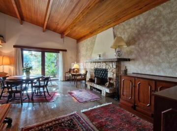 Casa · 413m² · 3 Quartos · 4 Vagas · Imperdível, visite!