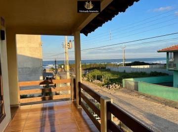 Casa · 250m² · 3 Quartos · 2 Vagas · Casa com 03 dormitórios a 50 metros do mar no Gravatá em Navegantes