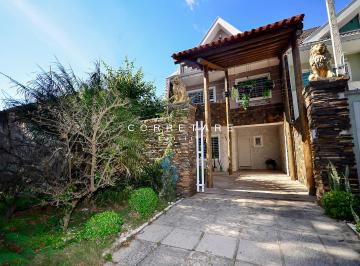 Casa de 4 quartos, Curitiba · Lindo Sobrado 4 Quartos com 1 Suite e 2 Vagas de Garagem no Bacacheri 