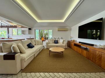 Casa · 200m² · 4 Quartos · Linda casa em cond. de luxo com excelente infraestrutura