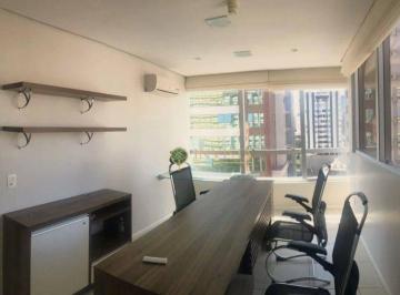 4f80347160324951f72caf72f0dd7202feed9942 · Sala comercial com 92m² e 2 vagas à venda no Centro de Florianópolis.