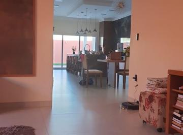 Casa · 210m² · 3 Quartos · 3 Vagas · Casa Alto Padrão à Venda