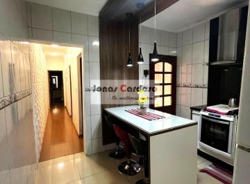 Foto 01 · Casa à venda em Mogi das Cruzes-SP, Jardim Cambuci: 2 quartos sendo 1 suíte, sala ampla, cozinha pla