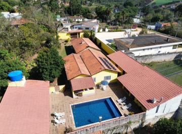 Casa de 3 quartos, Atibaia · Chacara no Vitória Régia na av.ipê c.3 q.2 suites,  piscina e churrasqueira 