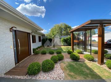 Casa · 214m² · 3 Quartos · 4 Vagas · Casa à Venda - Localizada no Centro - Com suíte e 3 quartos à venda