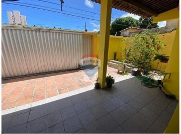 Casa · 250m² · 3 Quartos · 4 Vagas · Vendo Casa Duplex no bairro de Capim Macio. Excelente localização.