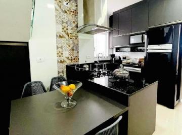 Foto 01 · Casa à venda em Atibaia-SP: 4 quartos, 3 suítes, 2 salas, 4 banheiros, 2 vagas, 115m² no Jardim Jara