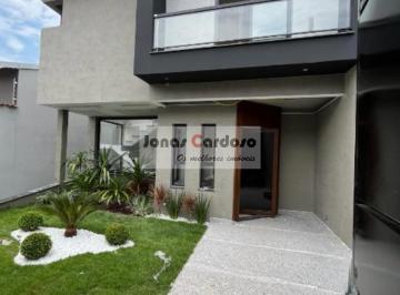 Foto 01 · Casa Impecável à Venda no Parque Santana em Mogi das Cruzes. Com 3 Suítes, 2 Salas, 6 Vagas, amplo q