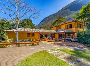 Casa · 359m² · 5 Quartos · 4 Vagas · Casa com 4 quartos em condomínio em Araras, Petrópolis.