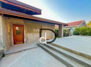 2871a7a75e1b1743a3cf5352b3a15b36ab4f2138 · Casa marambaia 3 quartos 2 suítes de fundos para o lago