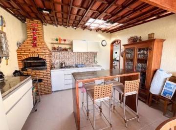 Casa de 3 quartos, Belo Horizonte · CASA á Venda no Santa Amélia