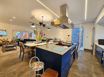 Casa · 256m² · 4 Quartos · 2 Vagas · Sobrado de 200m² no Bairro Vila da Saúde!!