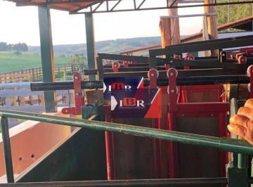 7ade8c2015fefbe1e74ae35f459f4d357ef1ad85 · Fazenda no município Capela do Alto-SP