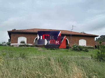 d2c7f2d2ad3e16a02479cee45e4edfe4d6eaa15a · Fazenda em Botucatu - SP