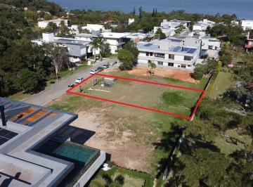 4eaea41834396900ccd4ba9abf0ce81f2aa9f719 · Terreno com 762m² à venda em Condomínio fechado de Alto Padrão em Cacupé.
