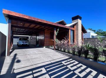 Casa · 212m² · 3 Quartos · 3 Vagas · Casa à venda em Farroupilha, América - 3 Dormitórios, Churrasqueira e Salão de Festas