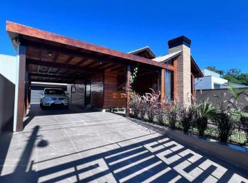 Casa · 212m² · 3 Quartos · 3 Vagas · Casa à venda em Farroupilha, América - 3 Dormitórios, Churrasqueira e Salão de Festas