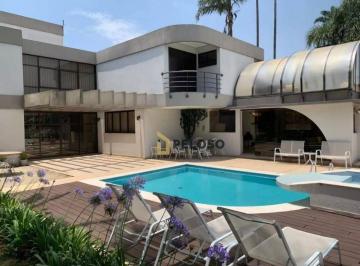 f1283fde14d09acd119399a326bd0cc33001891b · Casa em condomínio fechado | 467m² |  4 suítes |