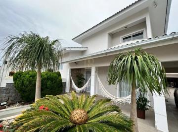 Casa · 240m² · 3 Quartos · 4 Vagas · Casa em Barreiros, São José à venda 3 Quartos | 2 Suítes | 4 Vagas