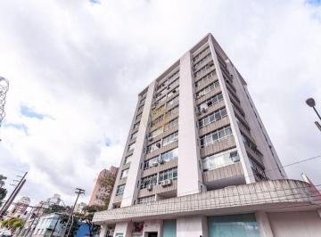b16c6dd17dcef28dded3a3dc28928d49c46a1c07 · Sala comercial ampla no Centro