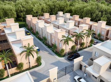 Casa · 99m² · 2 Quartos · 2 Vagas · Condomínio Fechado de Casas á 400 metros do mar com 1 suíte + 2 dormitórios - Ce