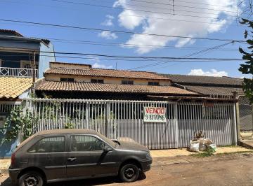 Casa · 200m² · 3 Quartos · 3 Vagas · Casa de dois pavimentos c/ 3 quartos e 2 quitinetes nos fundos para Venda Guará