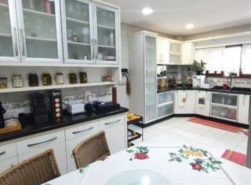 5251f586c772cb1eecd02e9c110d31cdd0a47155 · Casa com piscina em Florianópolis