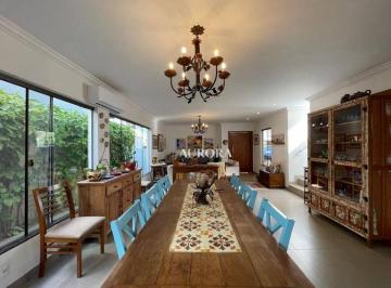 c6b36950c9348361a940f43d1b63070ef47338c5 · Casa à venda no Royal Maison, com 220m² de terreno e 210m² de área útil por R$1.900.000,00