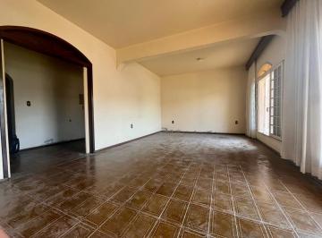 2 · Casa Residencial de 310m² com 4 quartos sendo 1 suíte no Baln. do Estreito