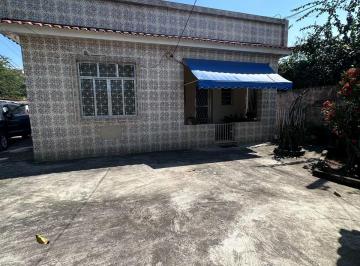 Casa de 3 quartos, Rio de Janeiro · Espaçosa casa em terreno grande, podendo se construir mais moradia nele
