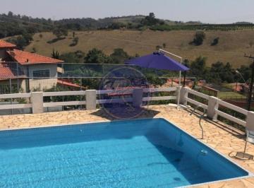 Foto 01 · Chácara em Condomínio em Piracaia-SP: Casa Térrea com Piscina, Sauna e Campo de Futebol - 6 Quartos,