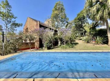 Foto 01 · Casa em Condomínio de Luxo em Carapicuíba-SP: 3 Quartos, 1 Suíte, 5 Salas, 3 Banheiros, 6 Vagas, 450