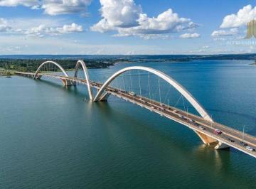 a8c97f9b47f6f438616a62195de27c2f9e5e2691 · SMDB - Lago Sul - cond. fechado – lote 2.550 m2 + área verde + edificação