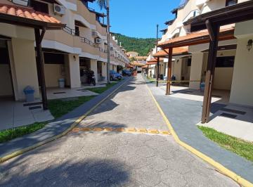 Casa · 180m² · 4 Quartos · 2 Vagas · Sobrado Triplex a venda de 04 Dormitórios sendo 03 Suítes na Cachoeira do Bom Jesus em Fpolis-SC
