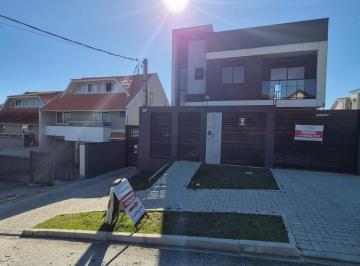 Casa · 3 Quartos · 2 Vagas · Sobrado de Luxo à Venda em Curitiba-PR, Uberaba: 3 Quartos, 3 Suítes, 1 Sala, 2 Vagas de Garagem, 12