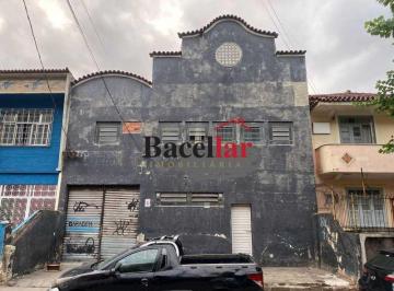 Comercial · 227m² · Galpão amplo com pé direito alto.