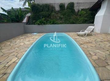 Casa · 165m² · 4 Quartos · Casa ampla com piscina aquecida no Maluche