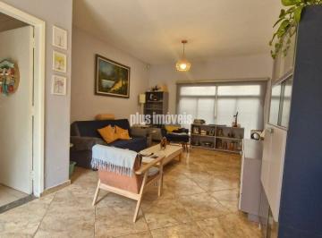 Casa · 238m² · 3 Quartos · 2 Vagas · Casa Térrea excelente localização, rua arborizada,próxima a estação do metro, do Consulado Americano
