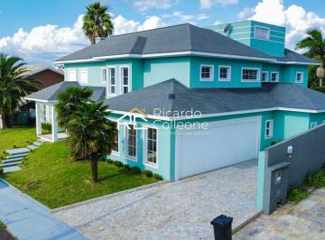Casa · 700m² · 5 Quartos · 3 Vagas · Casa em Condomínio fechado, 700m2, 05 Suítes, Elevador, Piscina.