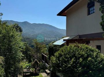 Casa · 1000m² · 3 Quartos · 2 Vagas · Uma Joia nas Montanhas: Casa em Condomínio Fechado com Vista