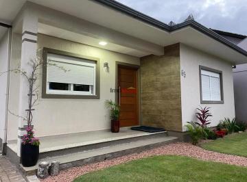 Casa · 228m² · 4 Quartos · 2 Vagas · Casa com churrasqueira e lareira em Sander, Três Coroas - Venda e Aluguel