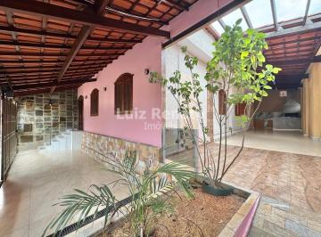 Casa · 217m² · 3 Quartos · 2 Vagas · Casa à venda no bairro Floresta