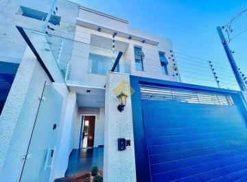 Casa · 218m² · 3 Quartos · 2 Vagas · Sobrado à venda, com piscina, 3 suítes, 2 vagas, Centro - Toledo/PR