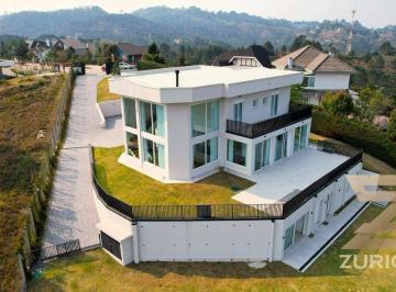 d03a5287f82955c2893988c531b1c16918ed1364 · Casa à venda, 420 m² por R$ 4.500.000,00 - Jardim Europa - Campos do Jordão/SP