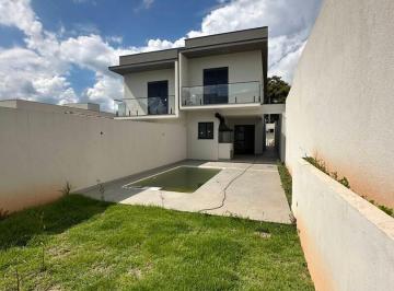Casa · 240m² · 3 Quartos · 4 Vagas · Sobrado com piscina à venda em Atibaia