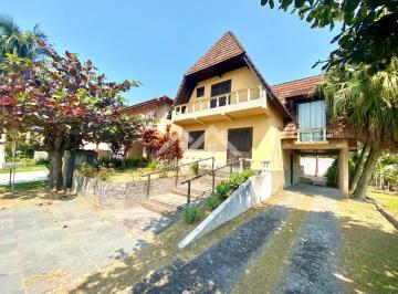 Casa · 372m² · 3 Quartos · 2 Vagas · 
                                Casa em Peruíbe
                            