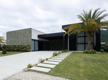 Casa · 688m² · 4 Quartos · 6 Vagas · Casa de luxo a venda em Itapema com 4 suítes