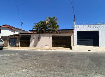 Casa de 3 quartos, Montes Claros · Casa no Bairro Santa Rita